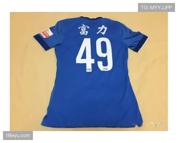 挪威队新赛季红白战袍亮相，传承经典彰显足球精神