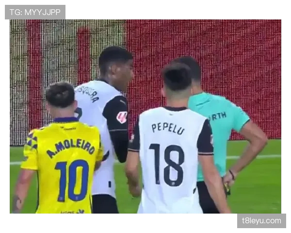 西甲中游球队集体陷入困境,保级形势骤然紧张引关注 西甲中游球队集体陷入困境,保级形势骤然紧张引关注