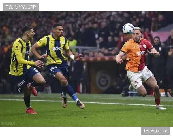 西汉姆联欧联杯表现稳健，提前锁定淘汰赛席位