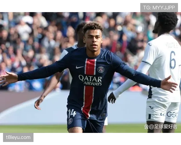 杜埃 vs 维尔茨：同为新星中场，组织能力与参与度的关键差异在哪？